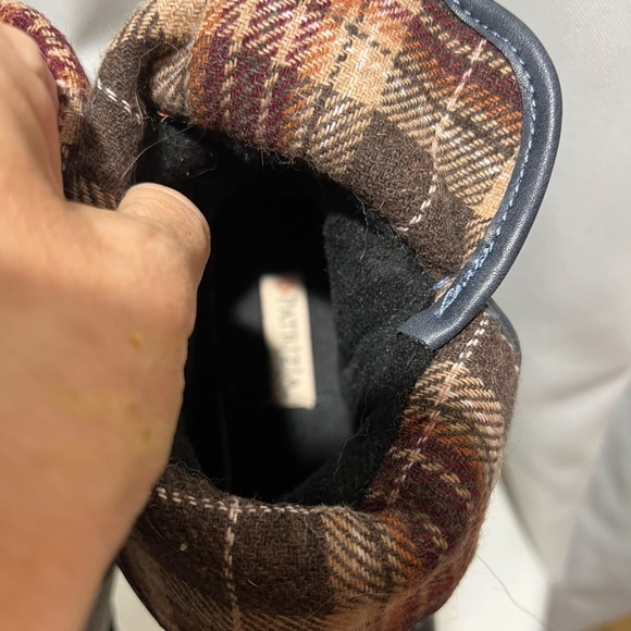 Stylish Navy and Brown Plaid Cuff Heeled Boots - Picture 6 of 9